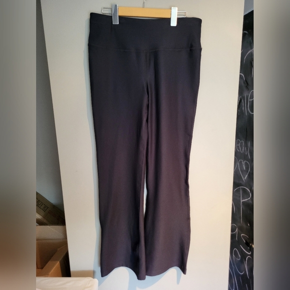 NWOT  Mondetta Performance Luxury Black Leggings, Size Large (30), Flare Leg - Picture 3 of 7